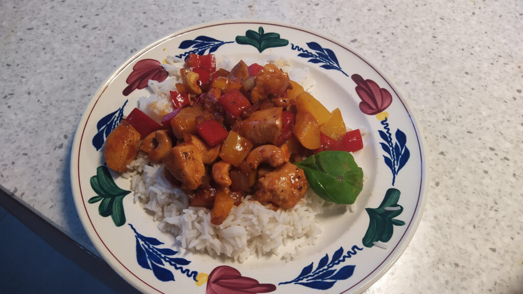 Pilav met perzik en cashewnoten
