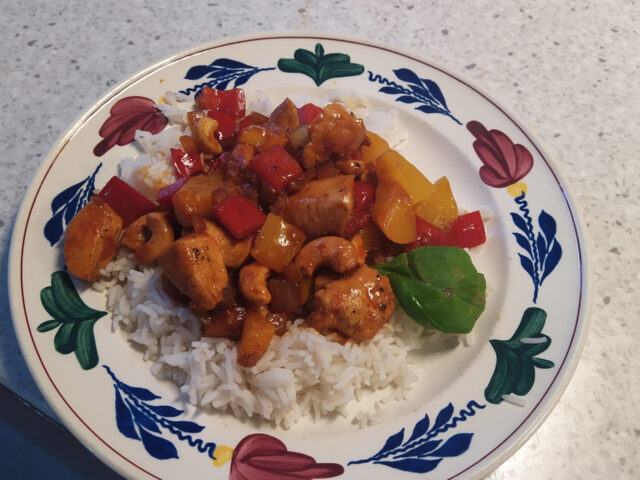 Pilav met perzik en cashewnoten