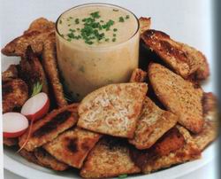 Pitachips met witte-bonen/knoflookdip