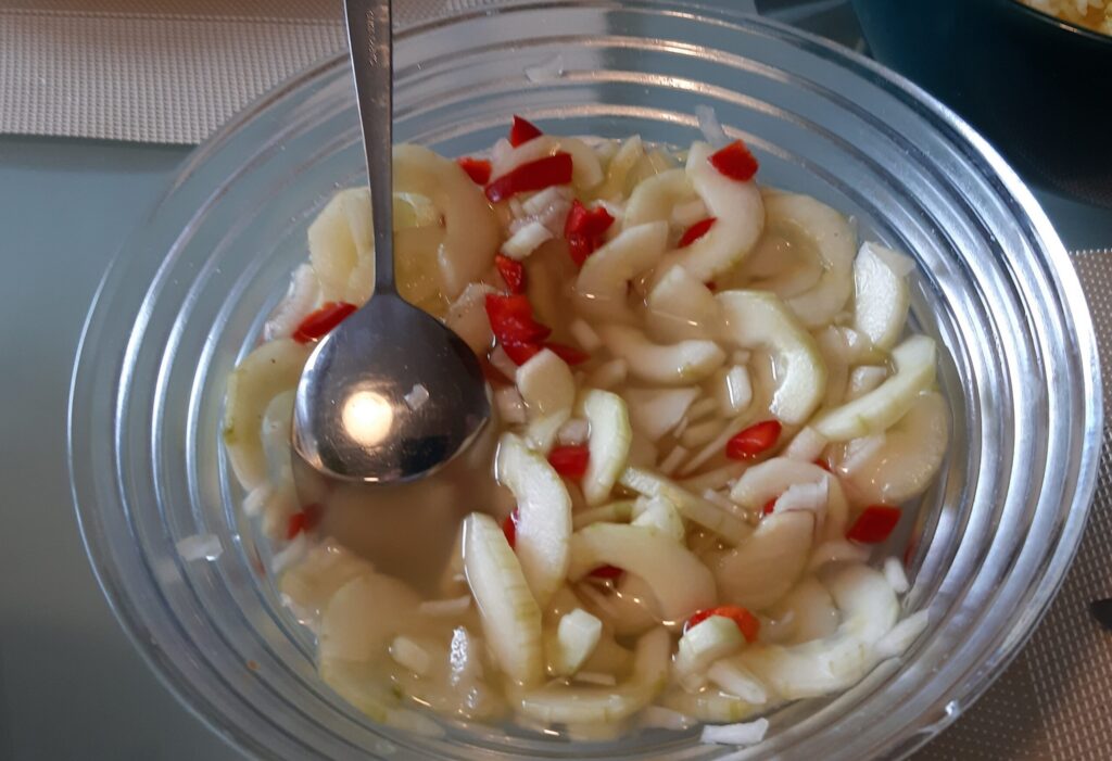 Pittige Aziatische komkommersalade