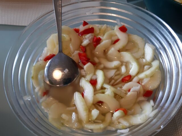 Pittige Aziatische komkommersalade