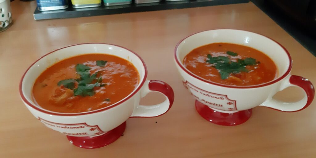 Pittige bonensoep met gegrilde paprika's en chorizo