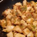 Kipfilet in gon-bao-saus uit Sechuan