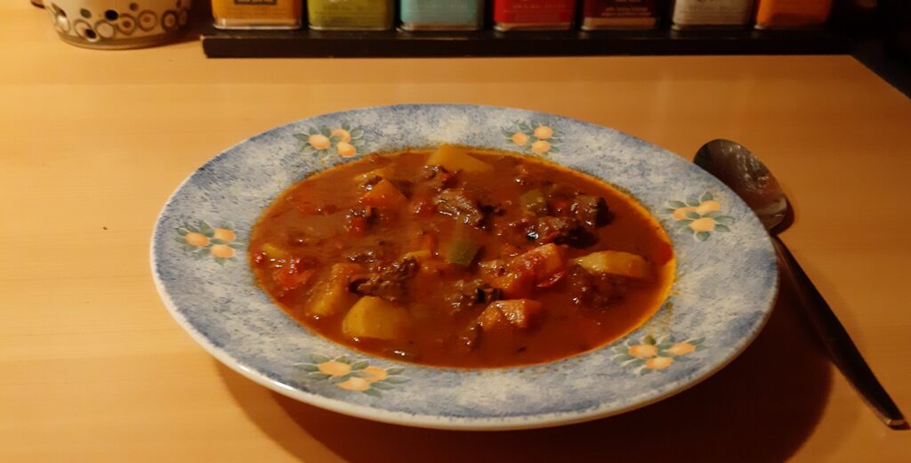 Pittige goulashsoep ook voor de slowcooker