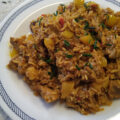 Pittige kip met rijst en paprika uit de wok