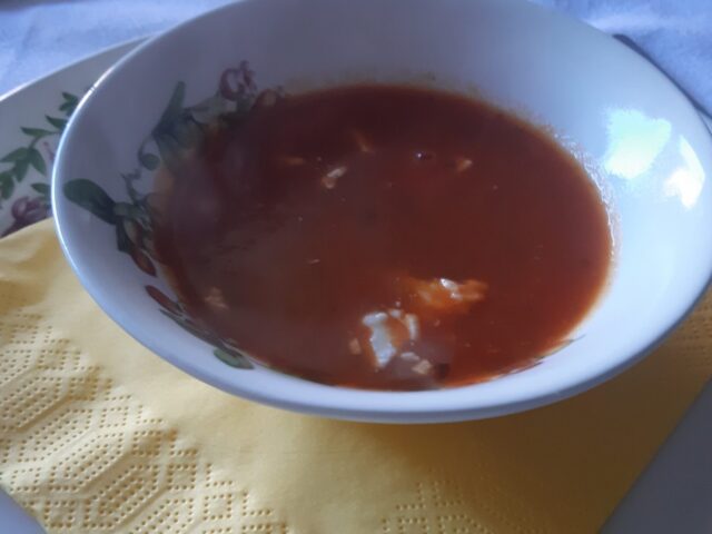 Pittige paprikasoep met feta