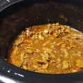 Pittige “Sambah” kippendijen uit de Slowcooker