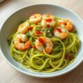 Pittige spaghetti met knoflookgarnalen en bosui-pesto