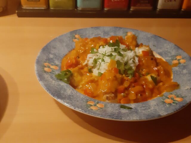 Pittige snelle viscurry van kabeljauw met mango chutney