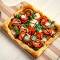 Pizza van bladerdeeg