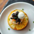Plakje Rosevalaardappel met scampi en kaviaar