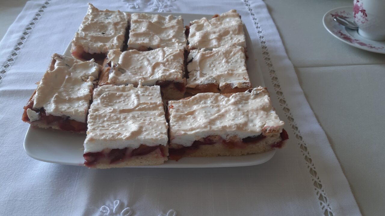 Kwetsenplaattaart met meringue, foto 1