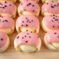 Puddingbroodjes met frambozenglazuur