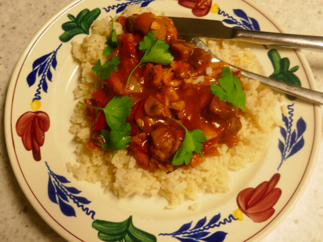 Pure Kippendij goulash uit de slowcooker