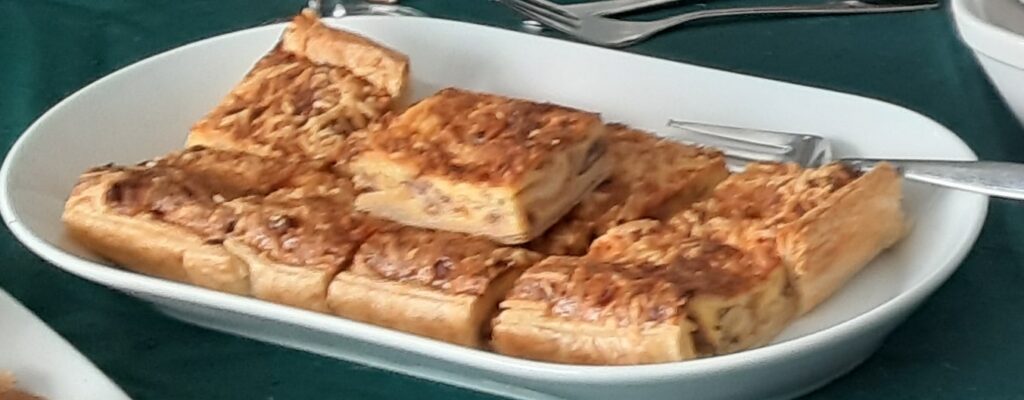 Quiche met gekaramelliseerde uien en kaas