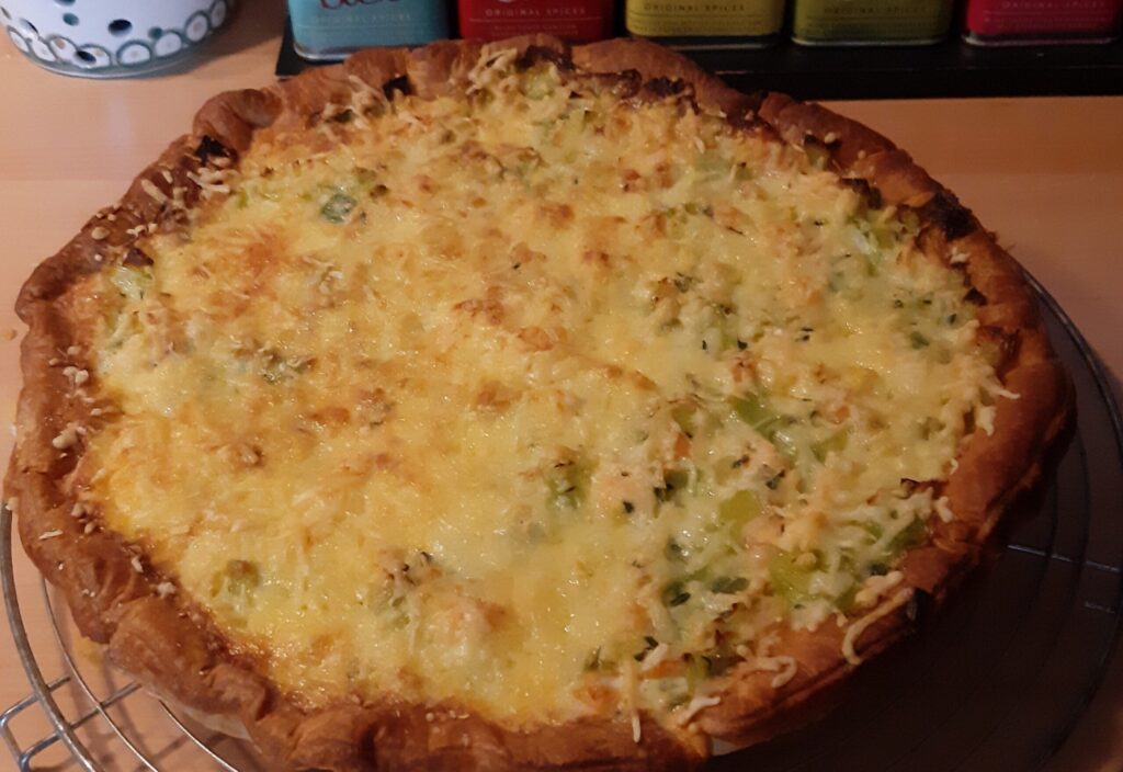 Quiche met prei, gerookte zalm en kaas