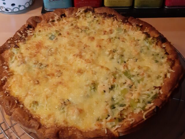 Quiche met prei, gerookte zalm en kaas