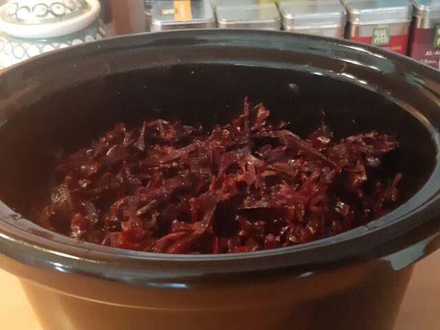 Rode kool met appel, kaneel en cranberries uit de slowcooker