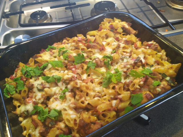 Rode pesto ovenschotel met kip en pasta
