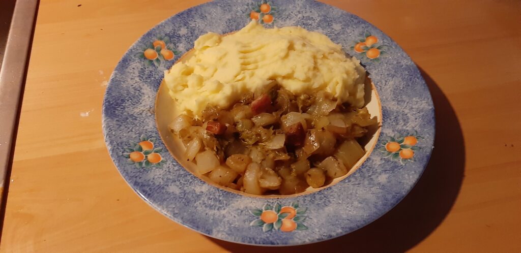 Roergebakken witlof met spekjes en mosterdpuree