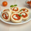 Rolletjes met tomatentapenade, boursin en basilicu