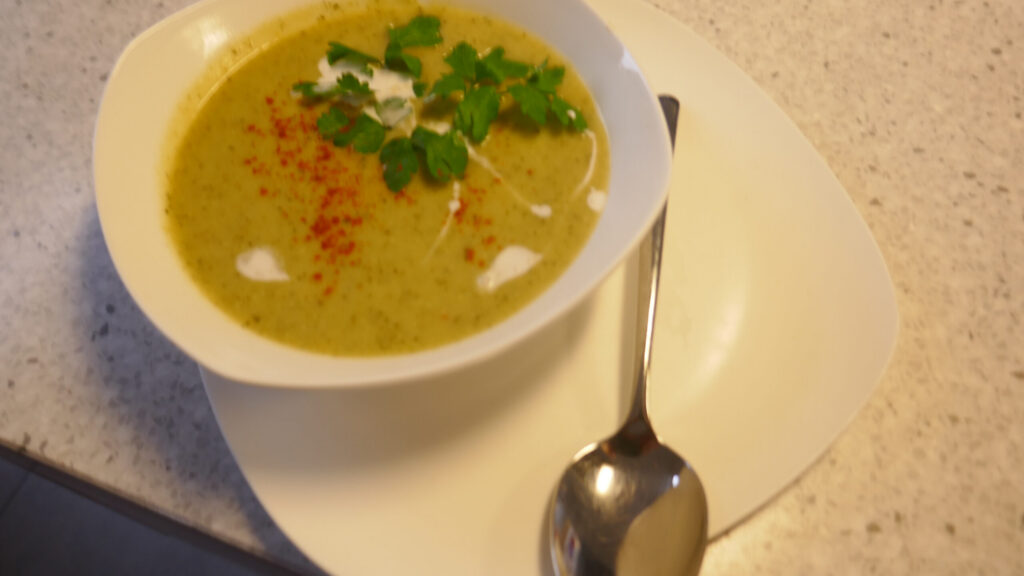 Romige courgette soep met kokosmelk