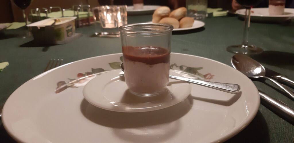 Romige hammousse met portgelei