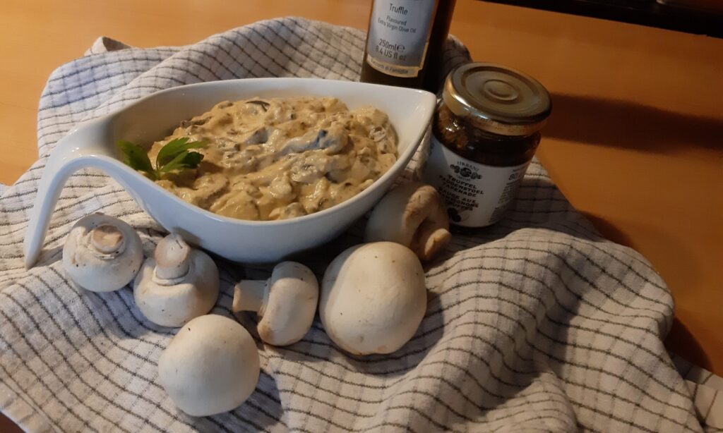 Romige paddenstoelen-truffelsaus, lekker bij biefstuk