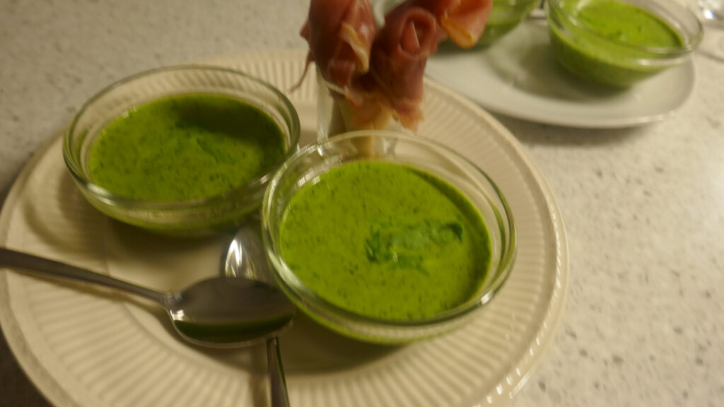 Rucola amuse soepje met grissini