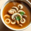 Runderbouillon met shiitake en prei