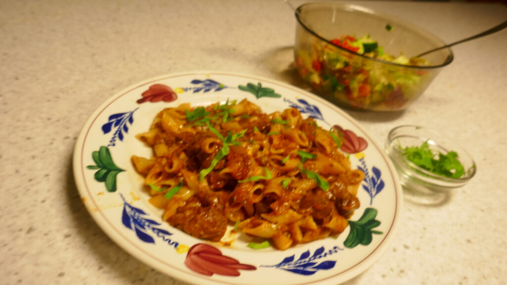 Rundvleessaus met pasta en kaas uit de slowcooker