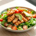Salade met gebakken pittige kip