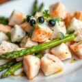 Salade van kreeft met artisjokken, asperges en kaviaar