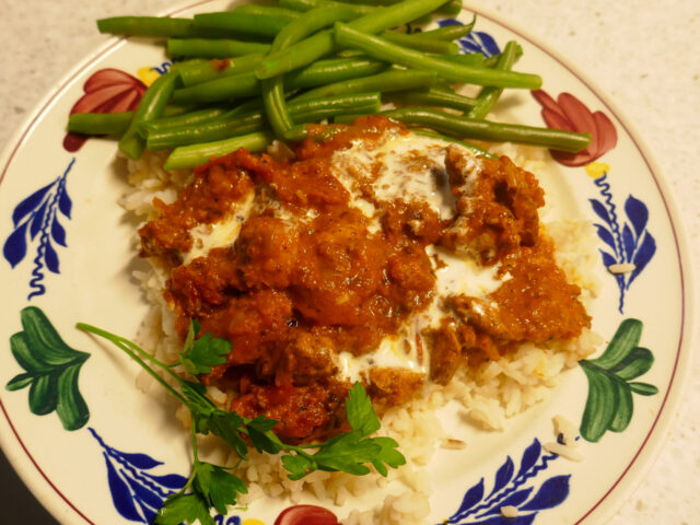 Slowcooked Butter chicken met rijst en sperziebonen