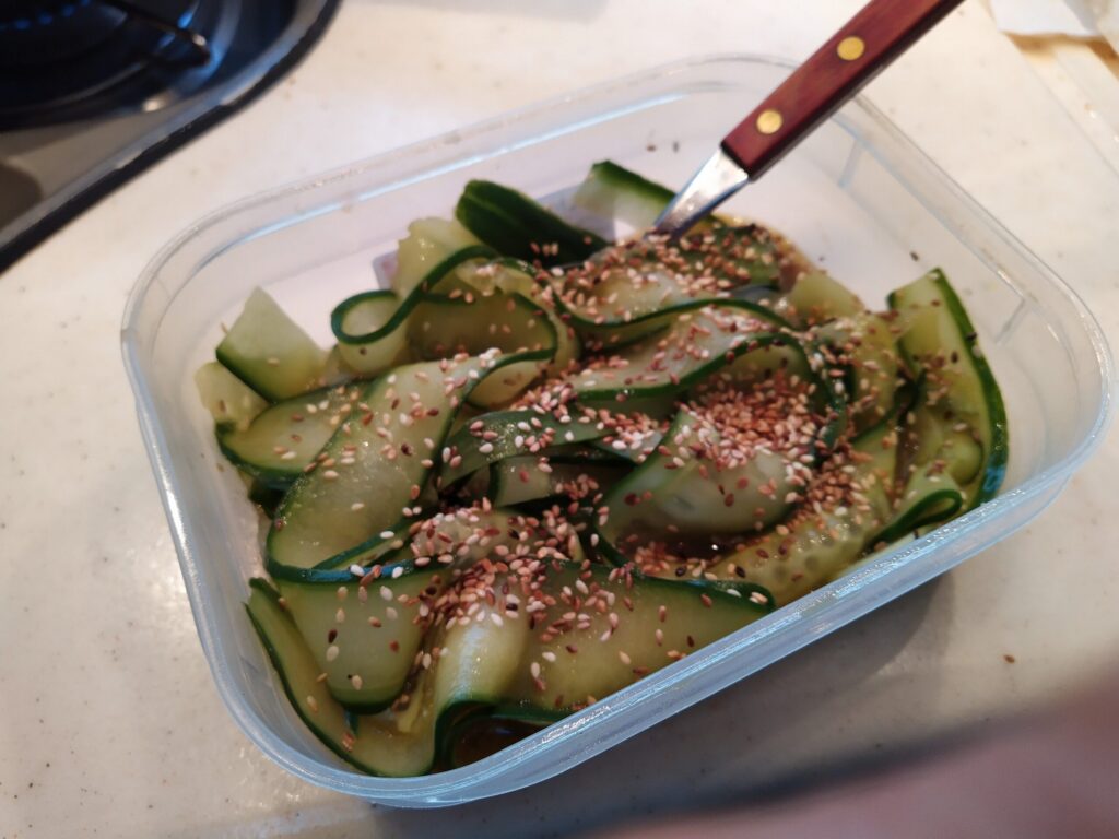 Snelle Aziatische komkommer salade