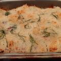 Scandinavische ovenschotel met zalmfilet, aardappel en tomaat