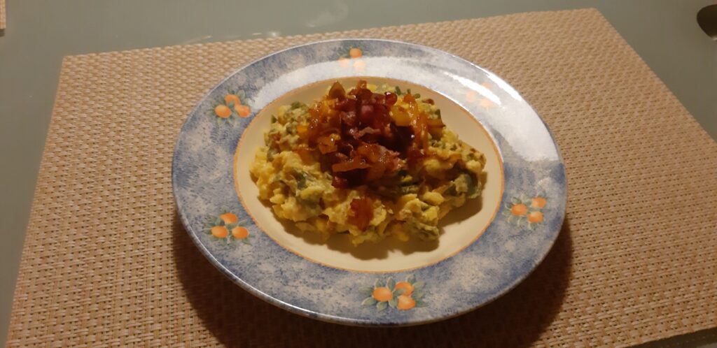 Snijbonenstamppot met bacon en kerrieuitjes, beetje pittig