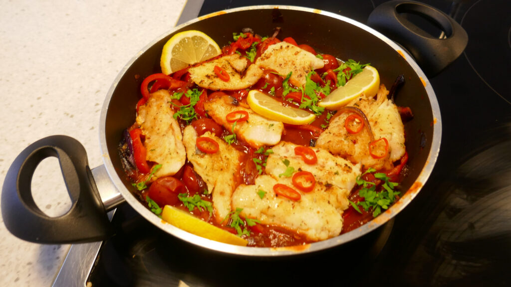 Spaanse Surf en Turf Stoofpot met heekfilet en een beetje chorizo