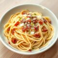 Spaghetti met prei, bacon, mascarpone en citroen