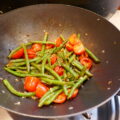 Sperzieboontjes gestoomd in de wok