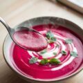 Spicy Bietensoep met Munt en Yoghurt