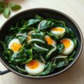 Spinazie met eieren en uien