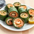 Spinazieroletjes met gerookte zalm