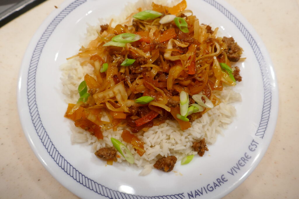 Spitskool met Chili woksaus en gehakt