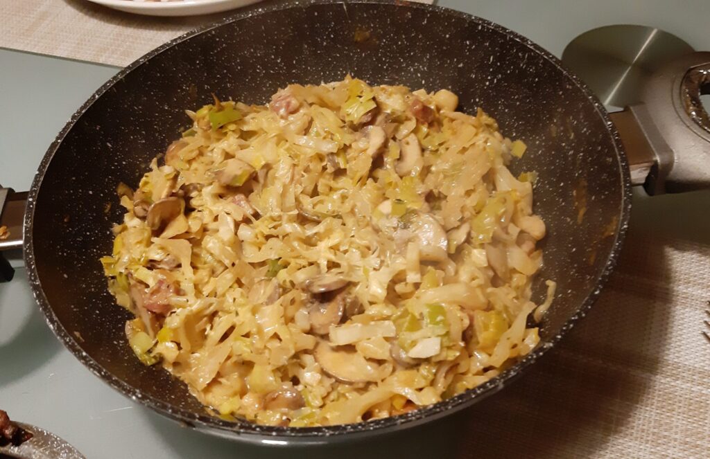 Spitskool met prei en champignons
