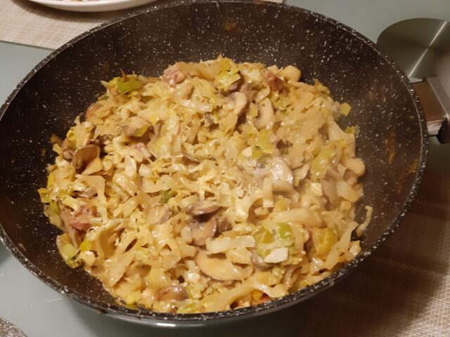 Spitskool met prei en champignons