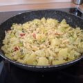 Spitskoolschotel met aardappelblokjes, paprika en roomkaas (pan en oven)