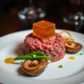 Steak tartare met lauwwarme gelei van Westmalle,