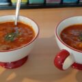 Stevige tomaten-groentesoep met gehaktballetjes