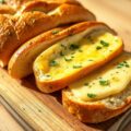 Stokbrood met kruidenboter en kaas